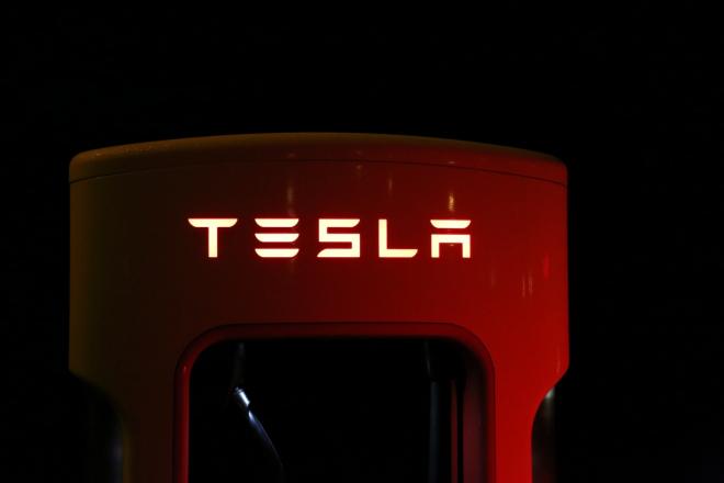 Tesla Elona Muska na celowniku holenderskiego organu nadzoru