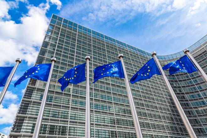 UE: komisja parlamentarna przyjmuje projekt ustawy o danych