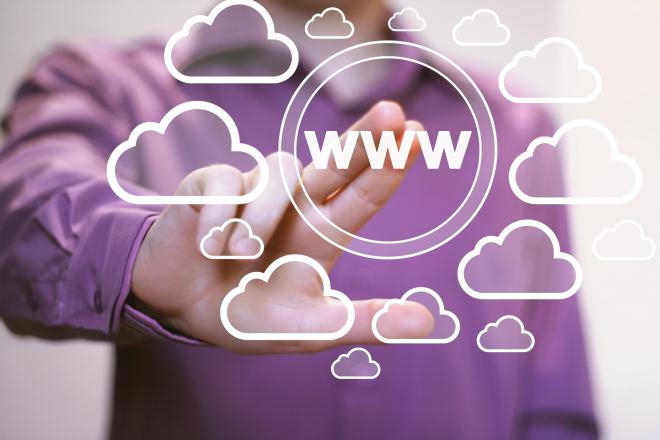 Raport &bdquo;Internet dzieci 2026": młodzież spędza prawie 4,5 godz. dziennie online 